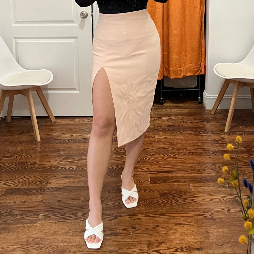 L’Agence pencil skirt with high leg slit